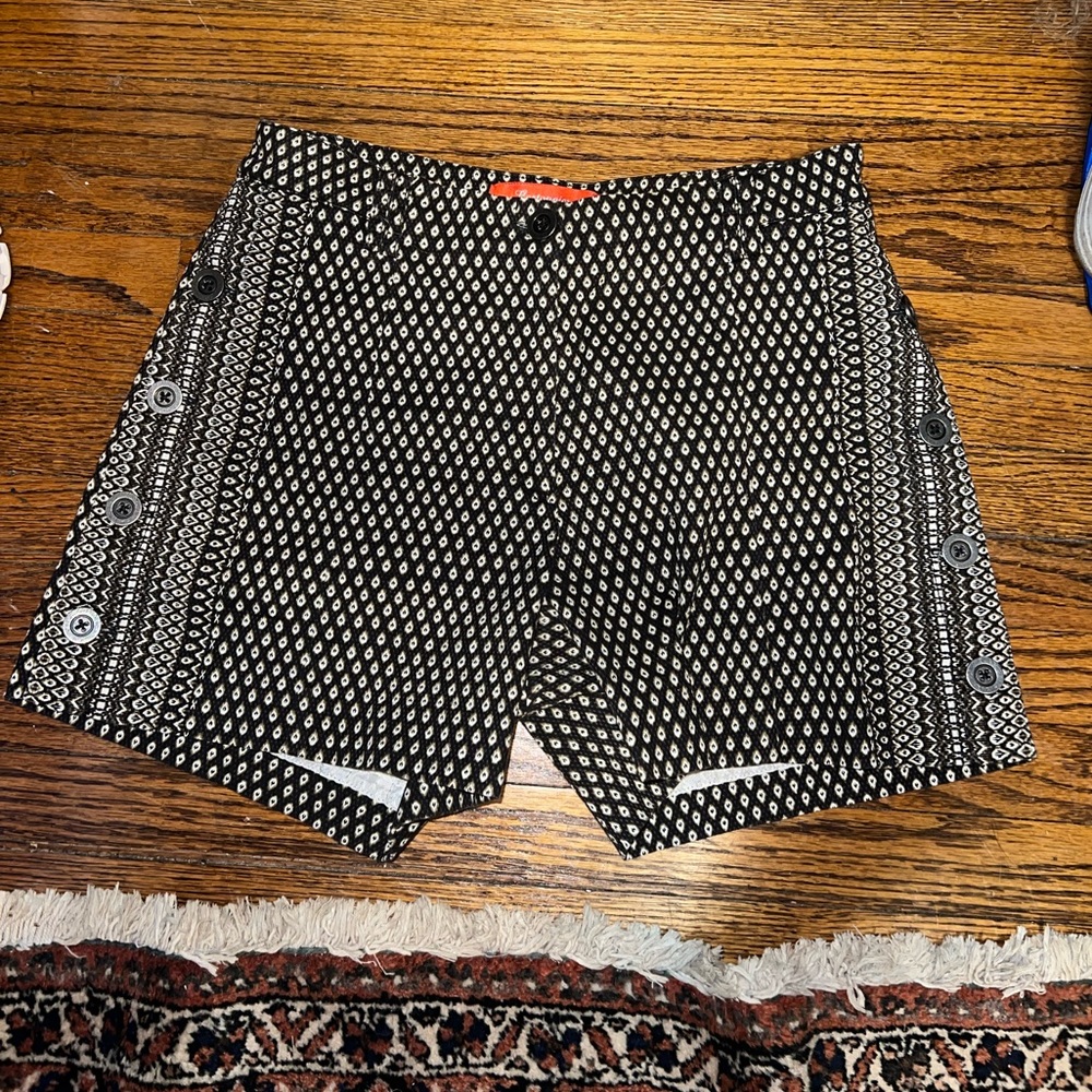 Cartonnier shorts size 6